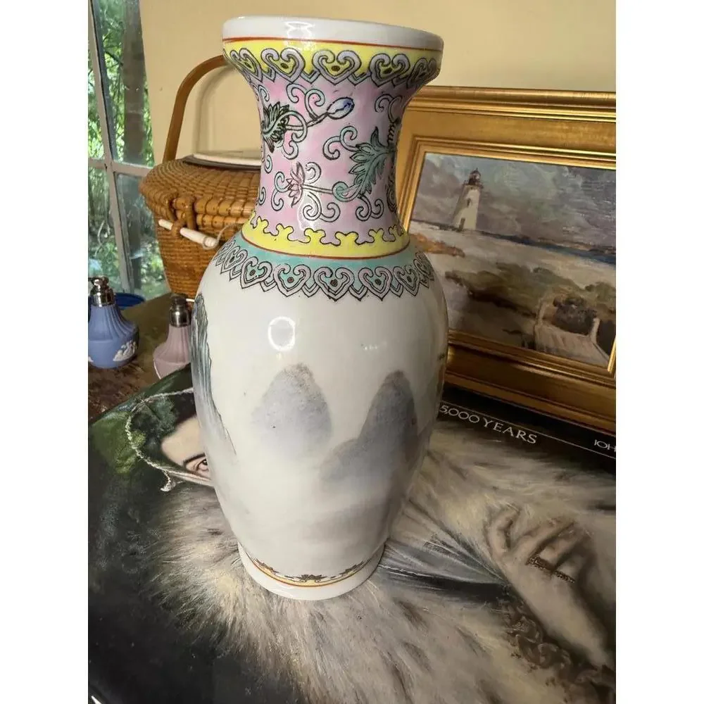 VTG 2 Famille Rose Vases Pink Porcelain Chinoiserie hand-painted in China - Picture 6 of 9